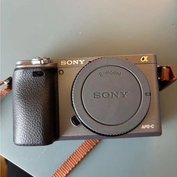 Sony Alpha a6000 Mirrorless Digital Camera Body with lens - Picture 3 of 6